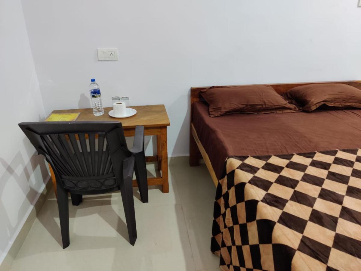 Rishi House Hotel Arambol Bagian luar foto