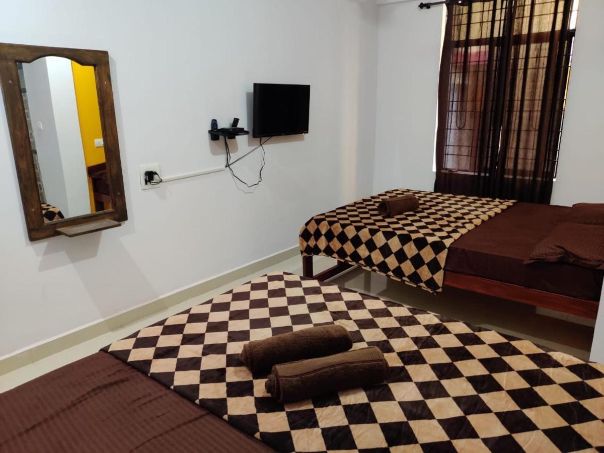 Rishi House Hotel Arambol Bagian luar foto